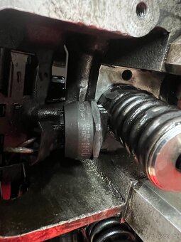 Hlava BMM komplet nastrojena se vstřiky - 8