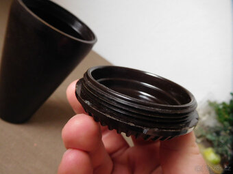 BAKELITOVÉ POUZDRO NA ROZNĚTKU - 8