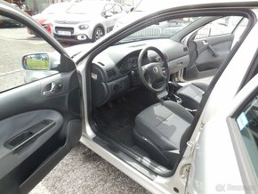 Prodám Škoda Octavia 1.6,75kw 2.maj - 8