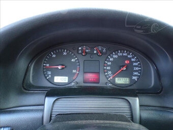 Volkswagen Passat 1,9 TDI-103KW DIGI.KLIMA - 8