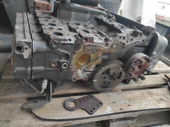 Avia d75, d90, d120 - skla dveří, motor na díly, sklo světla - 8