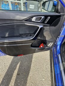Kia Proceed - 8