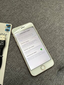 Prodám iPhone 8 64gb (100% kondice baterie) - 8