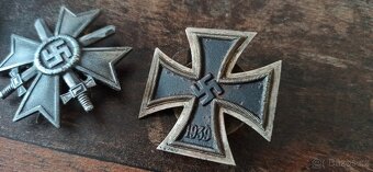 Medaile, vyznamenání, odznaky. - 8