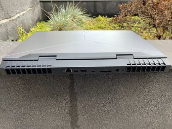 herní Dell Alienware 17 - i7-7820HK, GeForce GTX 1080 8GB - 8