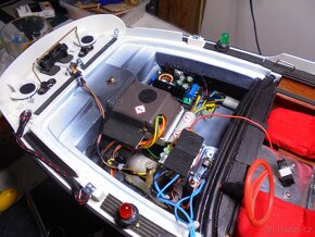 MOTOROVÝ ČLUN 700 MM S RC RÁDIEM - 8
