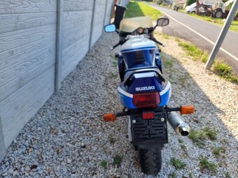 Suzuki GSXR 750 - 8