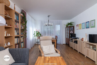 Rodinný dům o dispozici 5+2+garáž, pozemek 1.011 m2 v obci B - 8