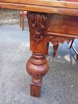 Prodám krásnou antik jídelní sestavu-stůl rozkládací+6 x žid - 8