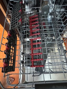Prodám kuchyň včetně myčky AEG a výsuvné digestoře Whirlpool - 8