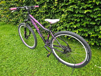 Dámské 27,5" horské hliníkové kolo ROCK MACHINE, rám 16" - 8