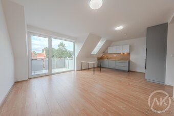 Pronájem podkorvního bytu 2+kk s balkonem v novostavbě v Bra - 8