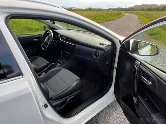 Toyota Auris 1.8i HYBRID, model 2019, naj.94xxx km - 8