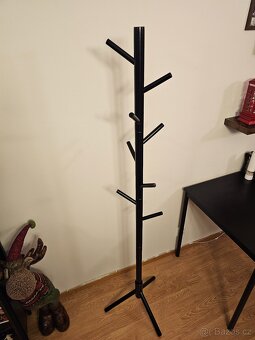 NOVÝ DREVENY ROSTOUCÍ STOJANOVÝ VĚŠÁK - 8