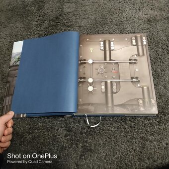 Kniha- Sídlo České národní banky v Praze vydání v roce 2022 - 8