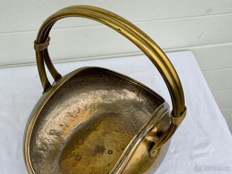 Starožitný stojan na třísky ke krbu kamnům mosaz - 8