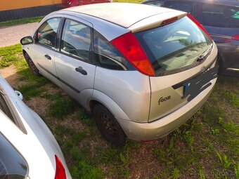 Ford Focus 1.4 benzin 55kw rok 2001 - 8