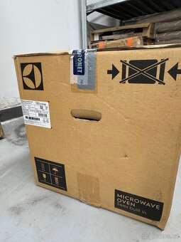 Mikrovlnka značky Elektrolux - 8