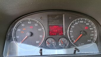 Volkswagen Touran - 8
