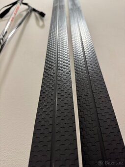 Běžkařský set - lyže + hůlky - 8