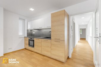 Prodej bytu 2+kk (85m2) s terasou a předzahrádkou 130 m2 - - 8