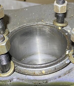 Originální nový motor uloženka IŽ PLANETA IŽ JUPITER IŽ350 - 8