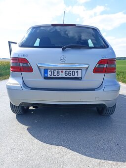 Velice zachovalý Mercedes -Benz - 8