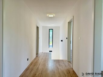 Prodej rodinného domu 5+kk (211 m2) s garáží, pozemek 467 - 8