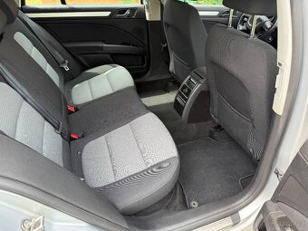 ŠKODA SUPERB KOMBI 2011 2.0TDI AMBITION - 8