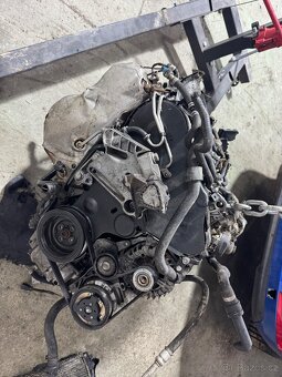 Vůz na náhradní díly Škoda Octavia 3 kombi r.v. 2016 modra m - 8