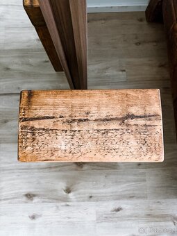 Masivní postel z recyklovaného dubu + 2 noční stolky – ruční - 8