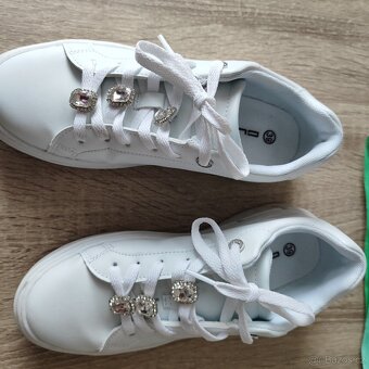 Krásné bílé tenisky jako N.O.V.É. vel. 39 - 8