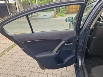 Toyota Avensis 1.6 Valvematic benzín, 2012 - 8