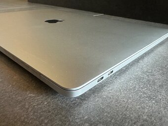 Macbook Pro 2016 15-inch - 8