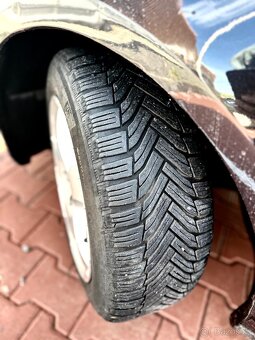 Volkswagen Golf V 2.0 TDI Nová STK - 8
