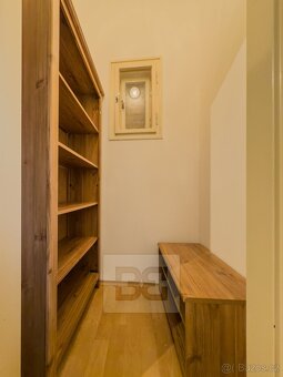 Vybavený byt 1+kk ve Vršovicích s výhledem do vnitrobloku - 8