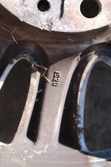 Prodám ALU KOLA BMW R17 - E60 / E61 ( 302 ) - 8