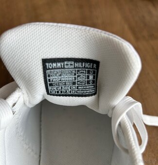Nové kožené tenisky Tommy Hilfiger vel. 38 - 8