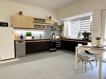 Prodej rodinného domu 213 m² s pozemkem 645 m² - 8