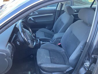 ŠKODA SUPERB 2.0Tdi-2008 POTKANÝ MOTOR-NEPOJÍZDNÉ - 8