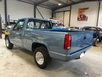 Chevroletu Silverado 1500 z roku 1988 - 8