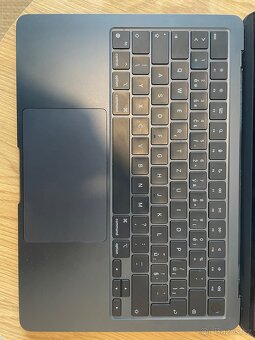 MacBook Air 2022 – 100% stav baterie, jako nový, záruka - 8