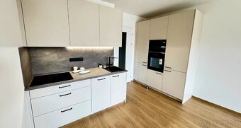 Pronájem bytu 1+kk 37 m² Výstavní, Praha - Háje - 8