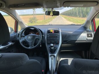 Toyota Auris, 1,33 VVT-i , nová STK, 6 rychlostí - 8