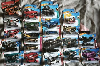 Hotwheels - 8