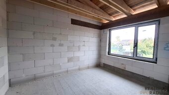 Prodej prosvětleného bytu 3+kk se zahradou, krytou terasou a - 8