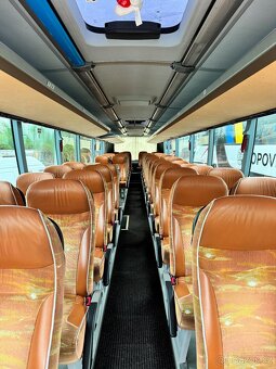 Autobus se nachází ve městě Praha. Všechno funguje. Má 48 + - 8