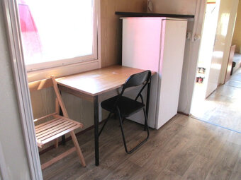 Obytná maringotka 8 m x 2,4 m, zateplená, pojízdná - 8