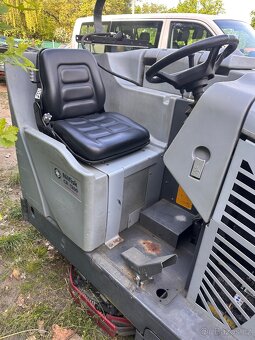 Nilfisk čisticí a zametaci stroj - 8