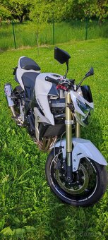 Suzuki GSR 750 - 8